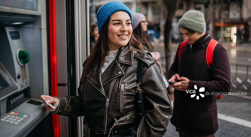 捡起现金图片素材