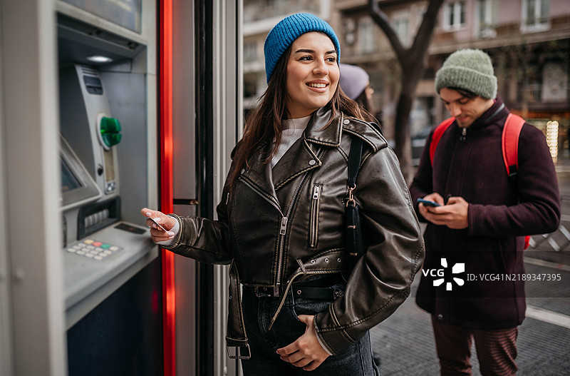 捡起现金图片素材