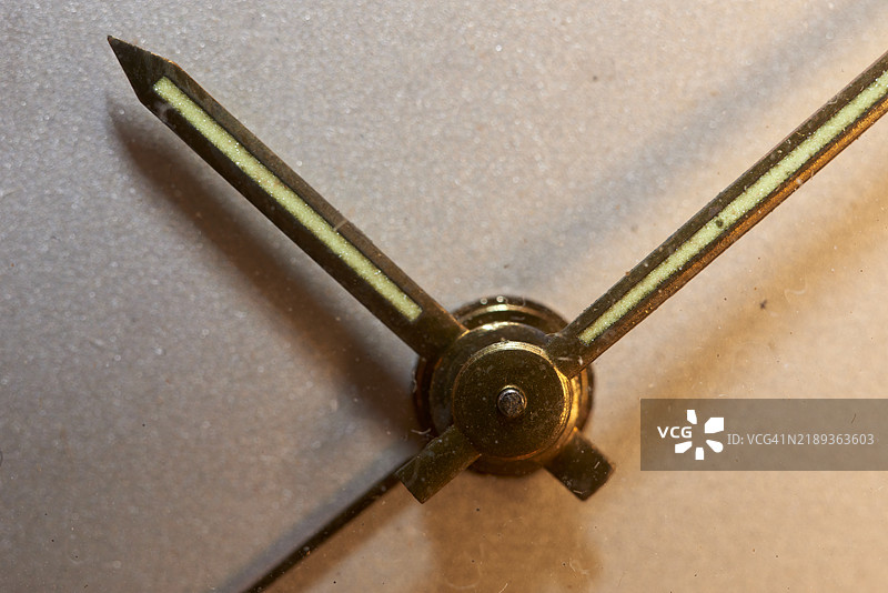 时钟指针在微距摄影中显示时间的流逝图片素材