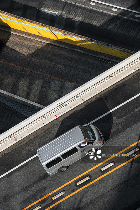 货车在高速公路上行驶图片素材