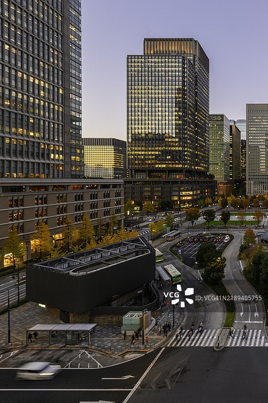 东京丸之内的城市景观在日落时分图片素材