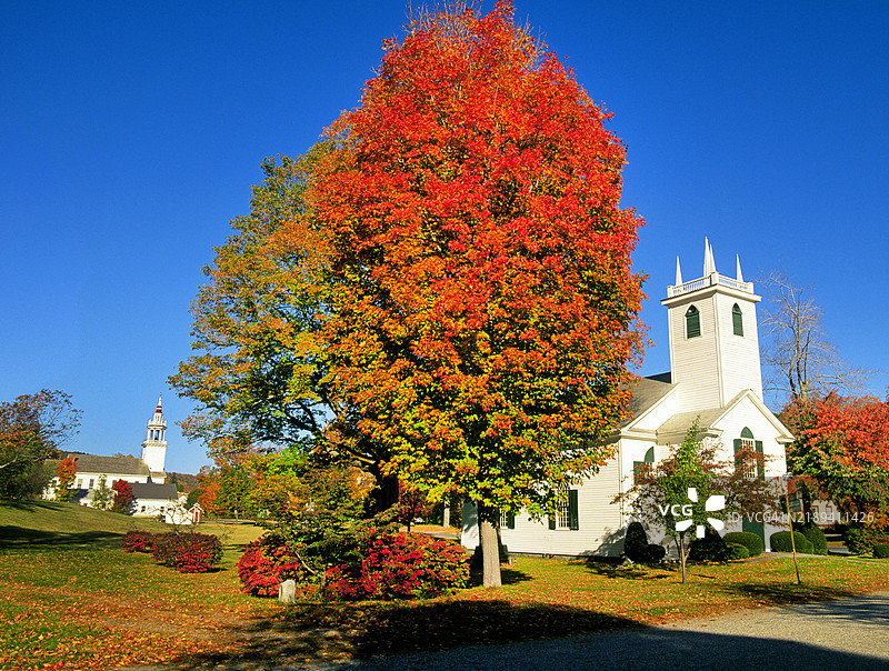 马萨诸塞州乡村的白色教堂图片素材