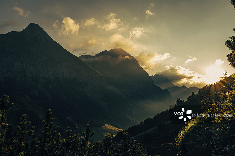 奥地利莱赫塔尔的哈恩滕乔克山口公路，欧洲图片素材