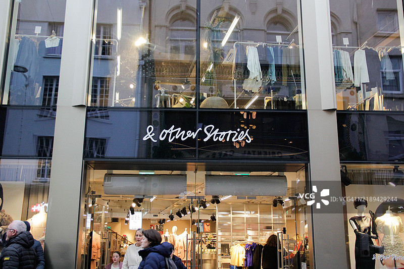 & Other Stories 商店图片素材