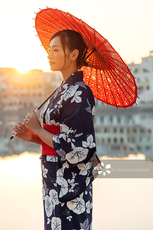 日落时分的优雅宁静图片素材