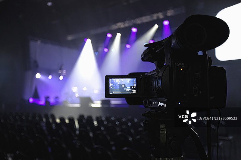 高清专业摄像机特写，正在进行直播图片素材