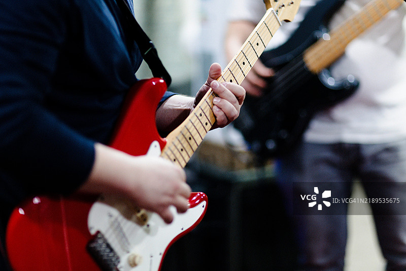 吉他手和贝斯手图片素材