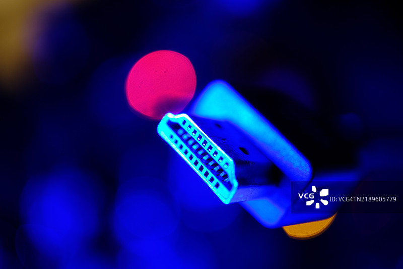 带氛围灯的HDMI连接器图片素材