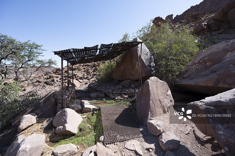 被覆盖的水源特维尔丰廷，荒凉的山谷景观，沙漠景观，库内内，纳米比亚，非洲图片素材