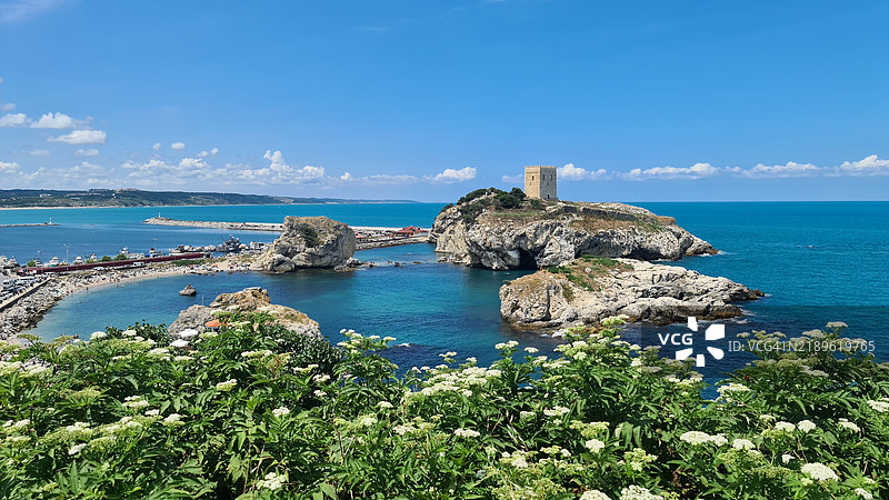 伊斯坦布尔蓝天映衬下的海景，海绵宝宝城堡，奥卡克利岛，希勒图片素材