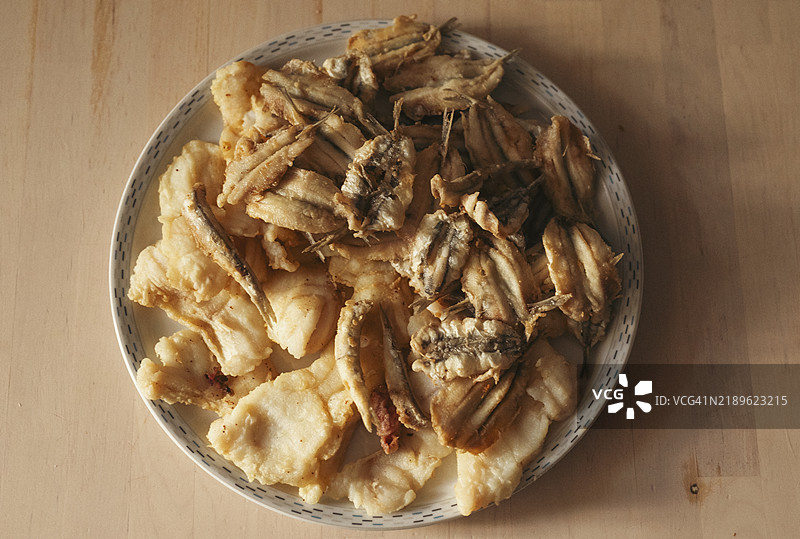 鱼炸制的俯视图图片素材