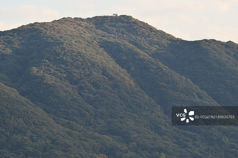 日本天空下的山脉美景图片素材