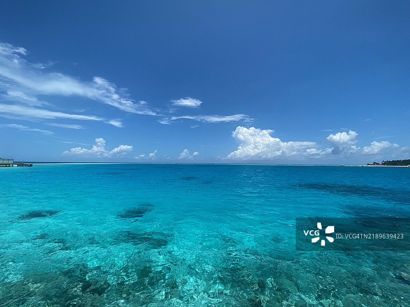 马尔代夫达鲁的海洋与天空的美丽景色图片素材