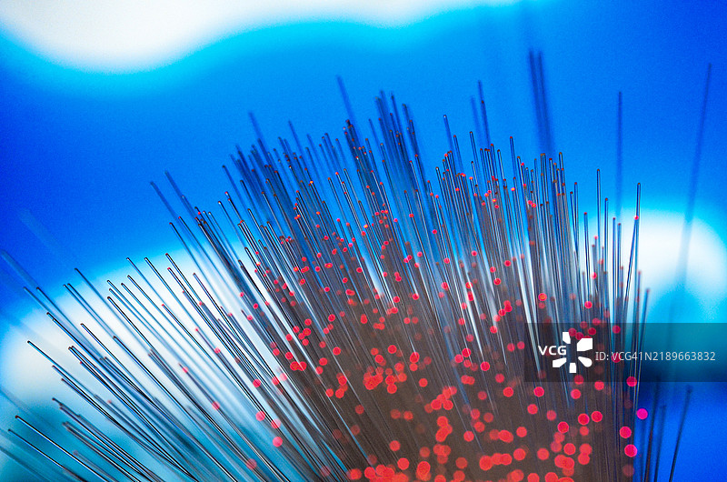 带有红色扩散尖端的发光光纤管图片素材