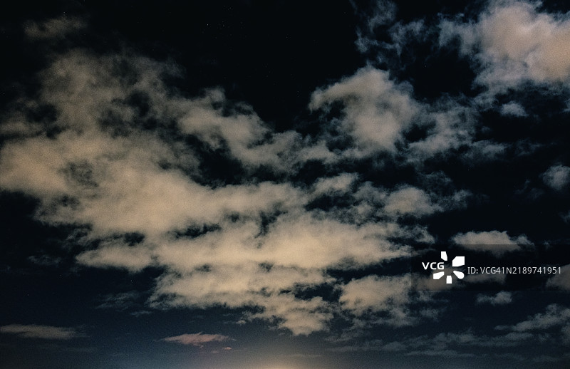 夜空中的云彩图片素材