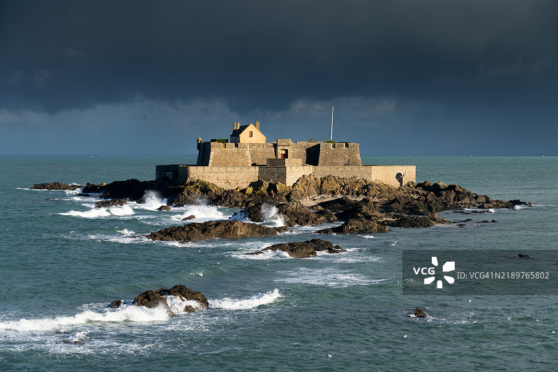 圣马洛市的秋季灯光图片素材