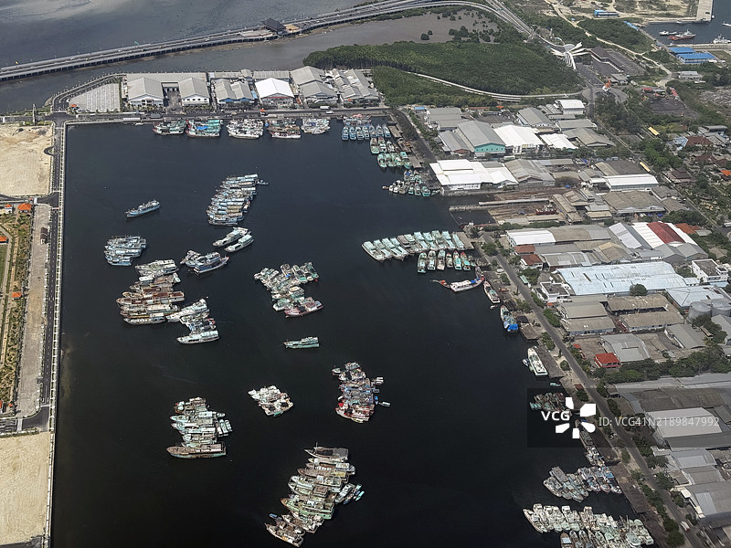 登巴萨附近的巴厘港图片素材