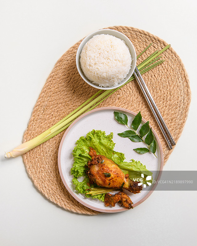 姜黄鸡配米饭图片素材