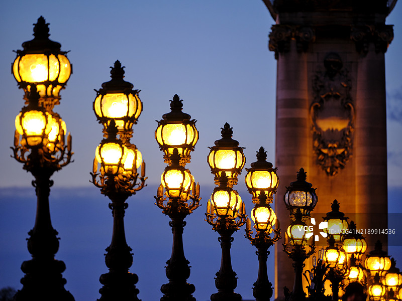 亚历山大三世桥上的街灯图片素材