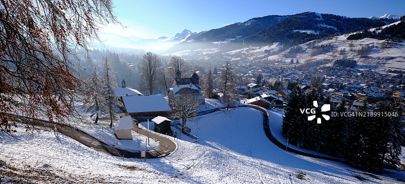 山景中的小教堂图片素材