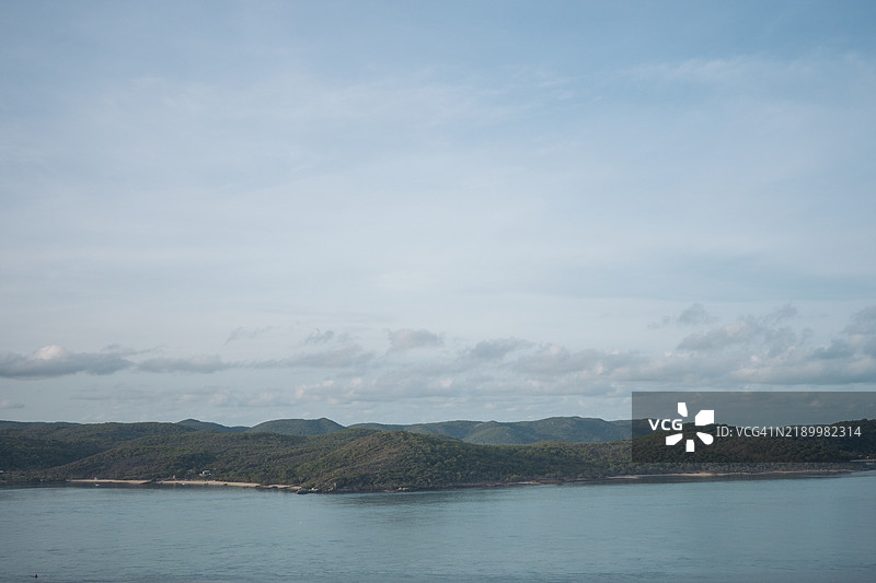从星期岛的绿山堡垒瞭望台俯瞰星期岛和货物岛、哈蒙岛，位于澳大利亚昆士兰州托雷斯海峡。图片素材