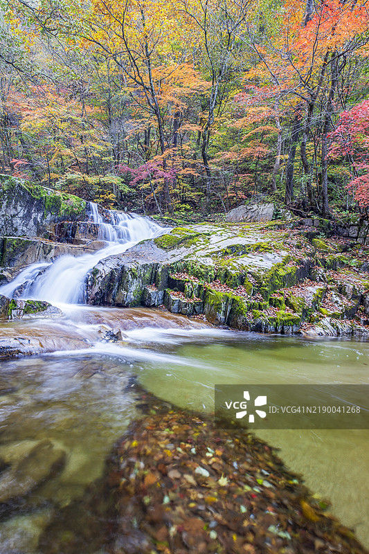 江原道仁川郡方台山自然休闲森林，方台山伊丹瀑布图片素材