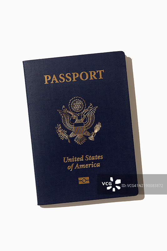 白色背景上的美国护照图片素材