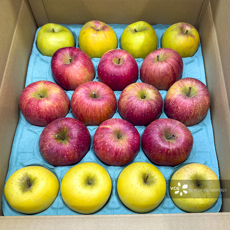 精美包装的苹果，适合赠礼图片素材