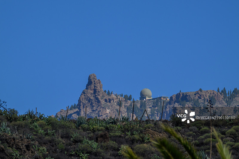 西班牙大加那利岛山顶的军事雷达站图片素材