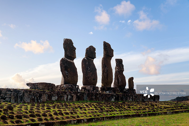 复活节岛的阿胡·塔海摩艾石像图片素材