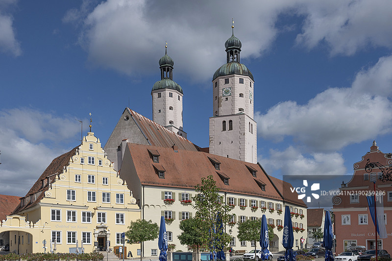 市场广场上的历史建筑，克朗旅馆，市政厅，圣埃梅拉姆教堂，温丁，巴伐利亚，德国，欧洲图片素材