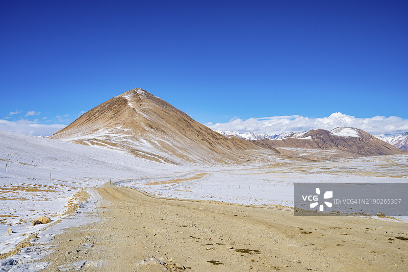 塔吉克斯坦戈尔诺-巴达赫尚省的帕米尔高原冬季风景，帕米尔公路，中亚，亚洲图片素材
