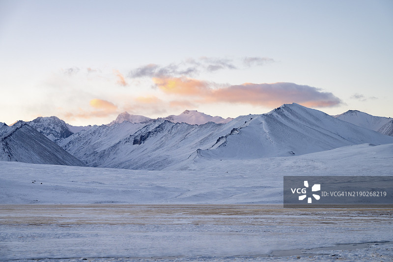 塔吉克斯坦，甘农-巴达赫尚省，阿利丘尔，帕米尔高原的冬季风景，帕米尔公路，中亚，亚洲图片素材