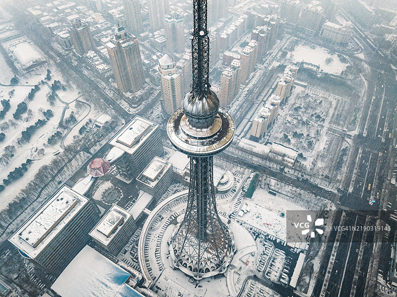 哈尔滨龙塔的无人机拍摄视角图片素材