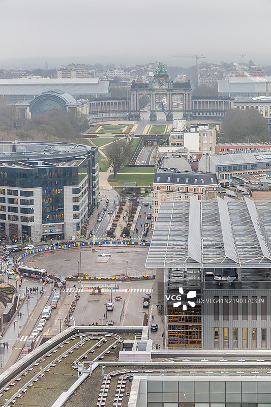 布鲁塞尔市政厅和五十周年纪念公园的鸟瞰图图片素材