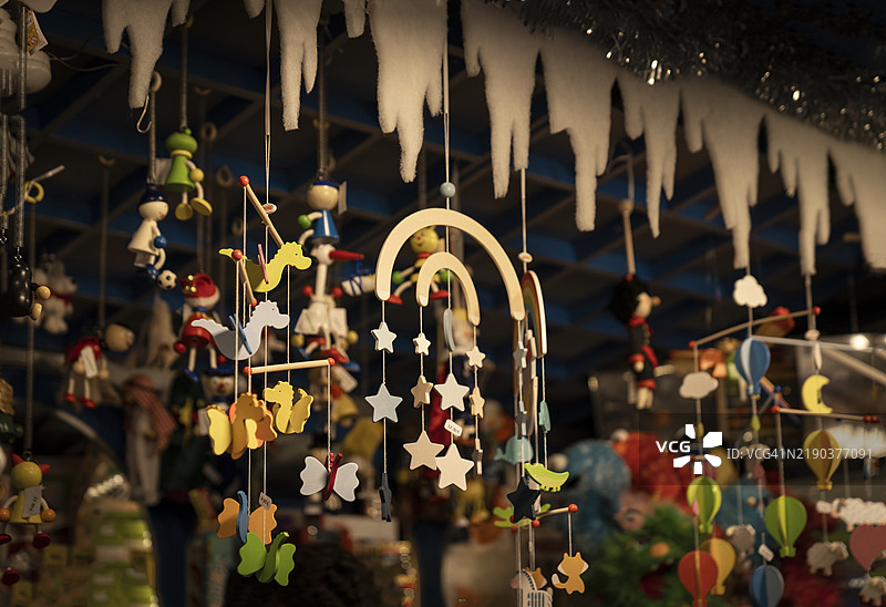 奥地利，维也纳，市政厅，维也纳市政厅前的圣诞市场传统圣诞装饰摊位图片素材