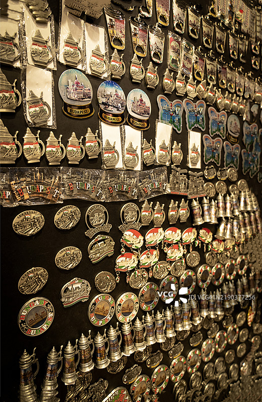 匈牙利布达佩斯出售的传统匈牙利刺绣和纪念品图片素材