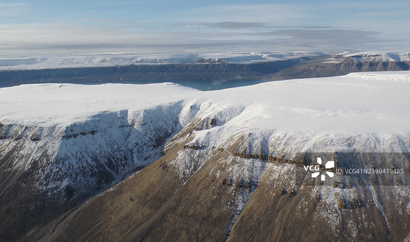雪山与天空的美丽景色图片素材
