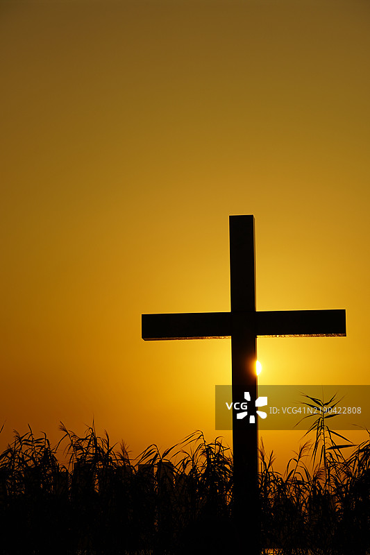 日落时分，天空中十字架的剪影， 中国图片素材