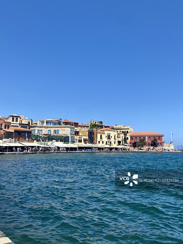 海边建筑与蓝天的景色图片素材