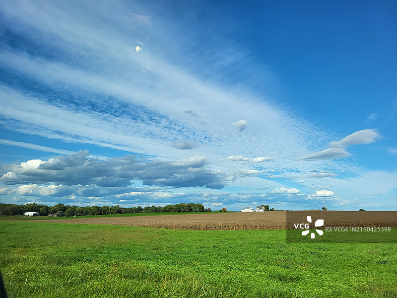 美丽的田野和多云的天空，宾夕法尼亚州，美国图片素材