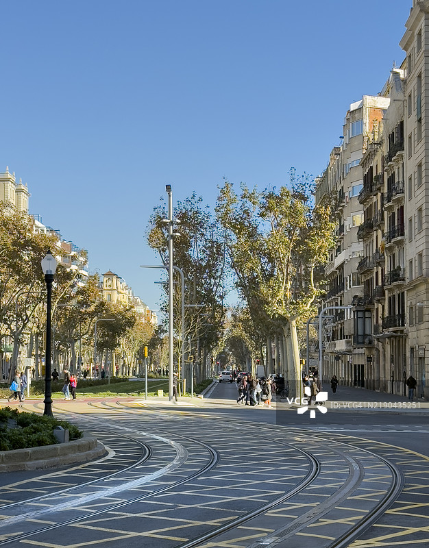 巴塞罗那市的新电车线路图片素材