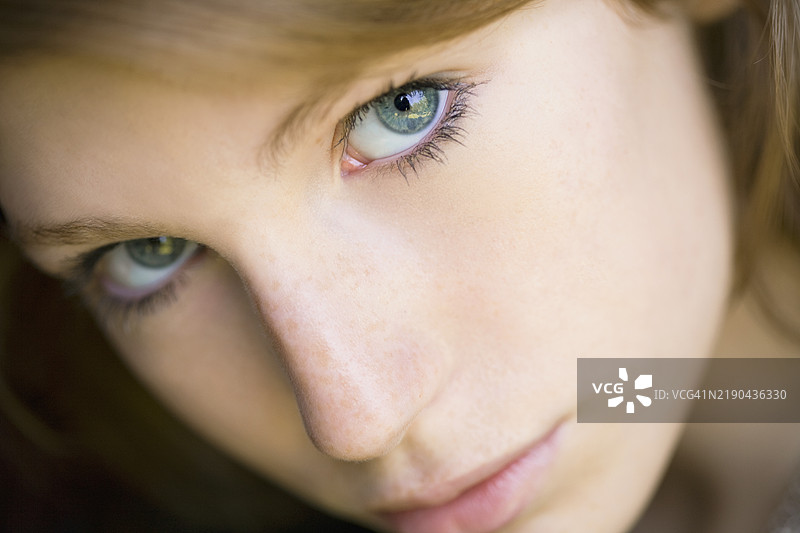 年轻女性面部特写图片素材