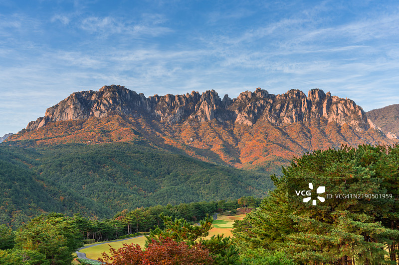 江原道束草市的蔚山白瀑布风景图片素材