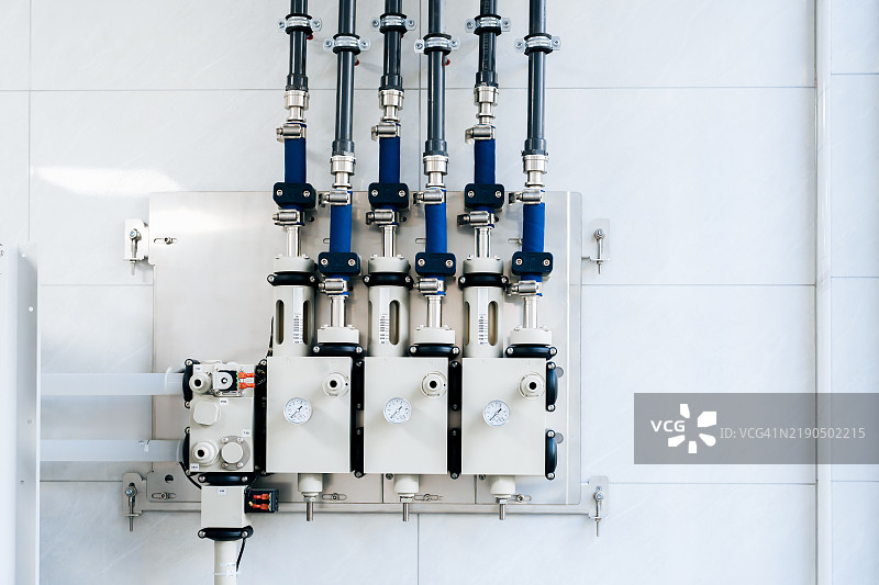 纯水厂的工业设备控制面板。图片素材
