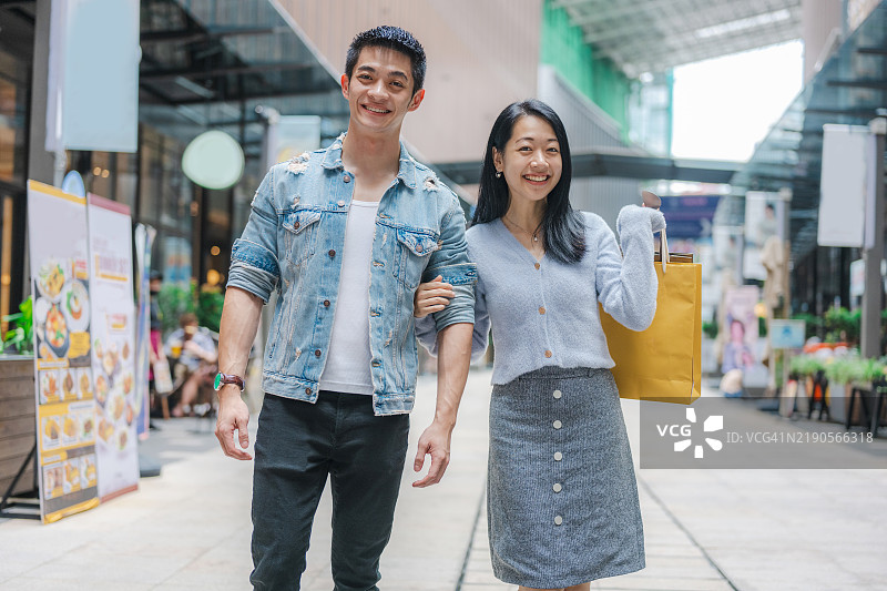 一起购物：蓝色零售文化的一瞥图片素材