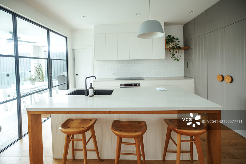 现代厨房室内设计，没有人。图片素材