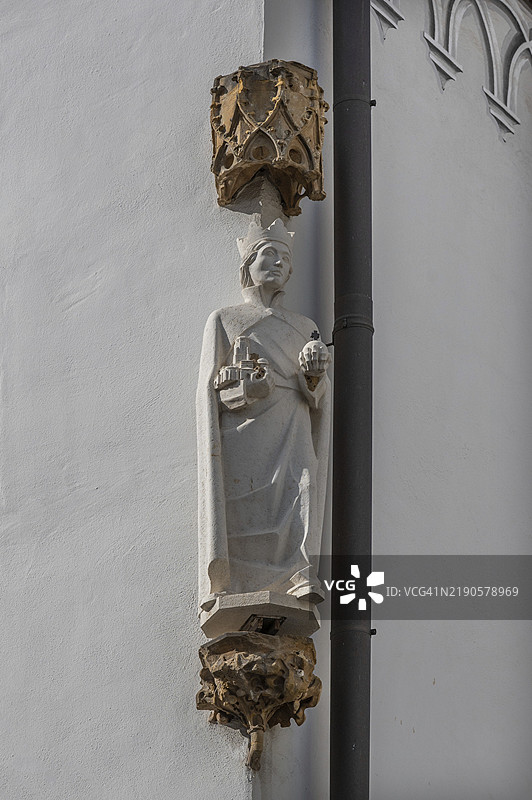 霍亨斯陶芬皇帝弗里德里希二世的雕像,位于前舞蹈馆与面包房(现为市政管理大楼),建于1443年,约1830年改建,地址:德国巴伐利亚州诺德林根市市场广场15号。图片素材