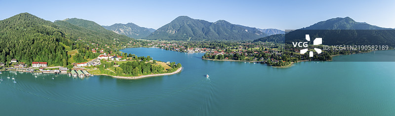 全景，湖上的渡轮，罗塔赫-埃根和瓦尔贝格，泰根湖，空中视角，泰根湖，巴伐利亚，德国，欧洲图片素材