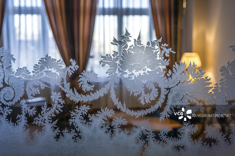 窗户上的霜花图案照片图片素材